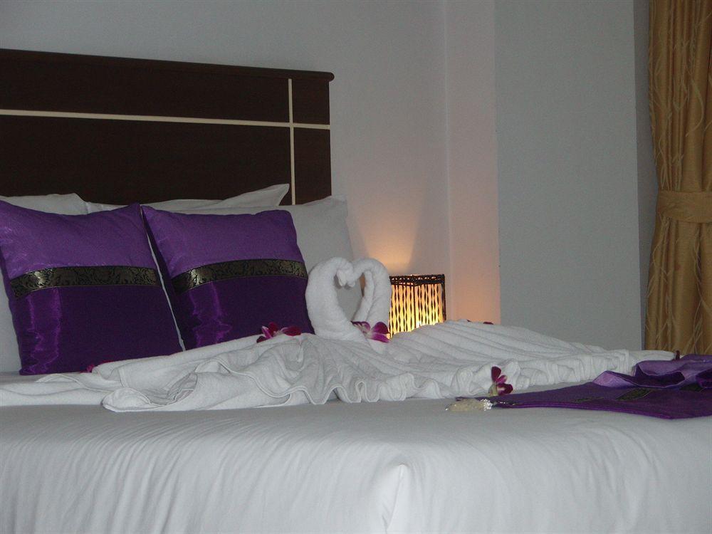 Soleluna Hotel Patong Bagian luar foto