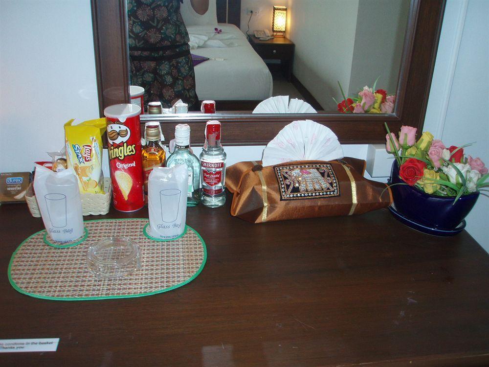 Soleluna Hotel Patong Bagian luar foto