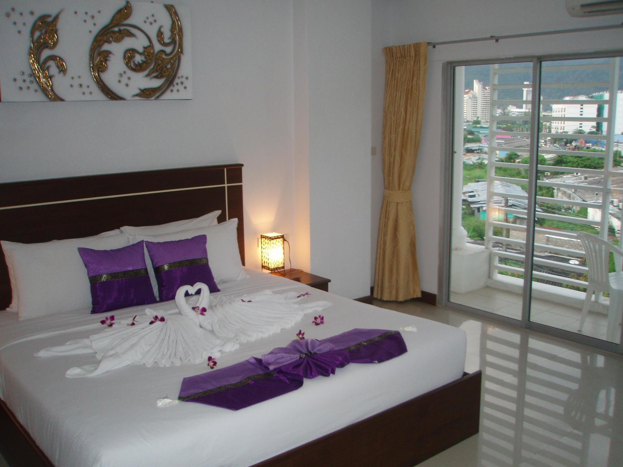 Soleluna Hotel Patong Bagian luar foto
