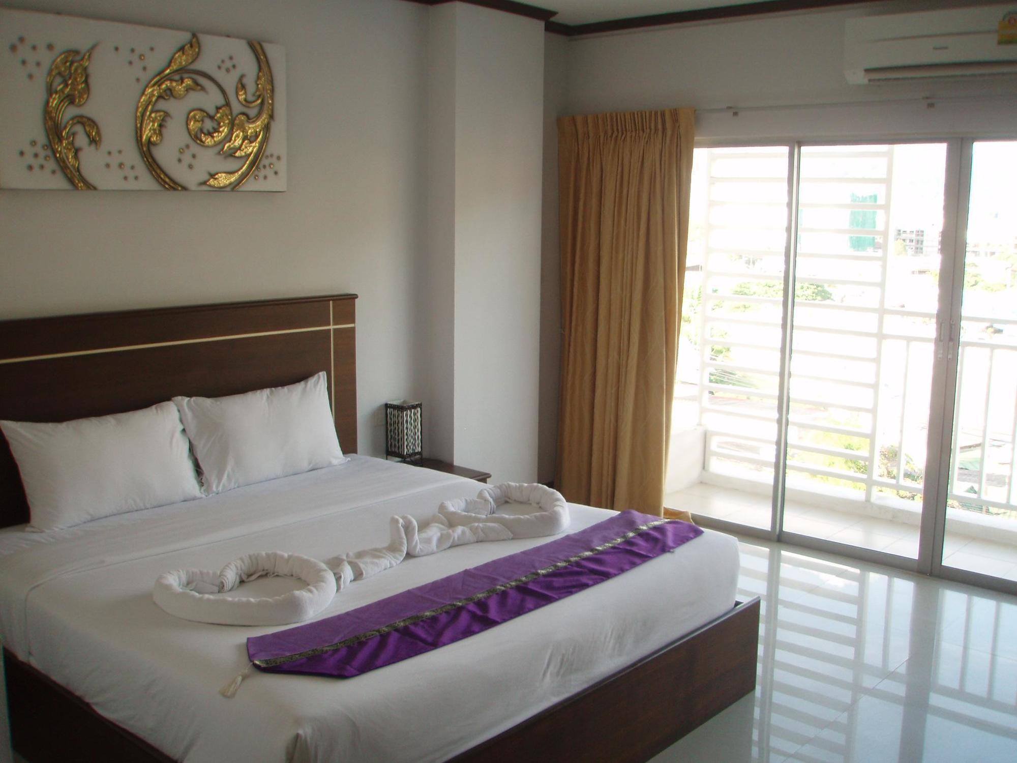 Soleluna Hotel Patong Bagian luar foto