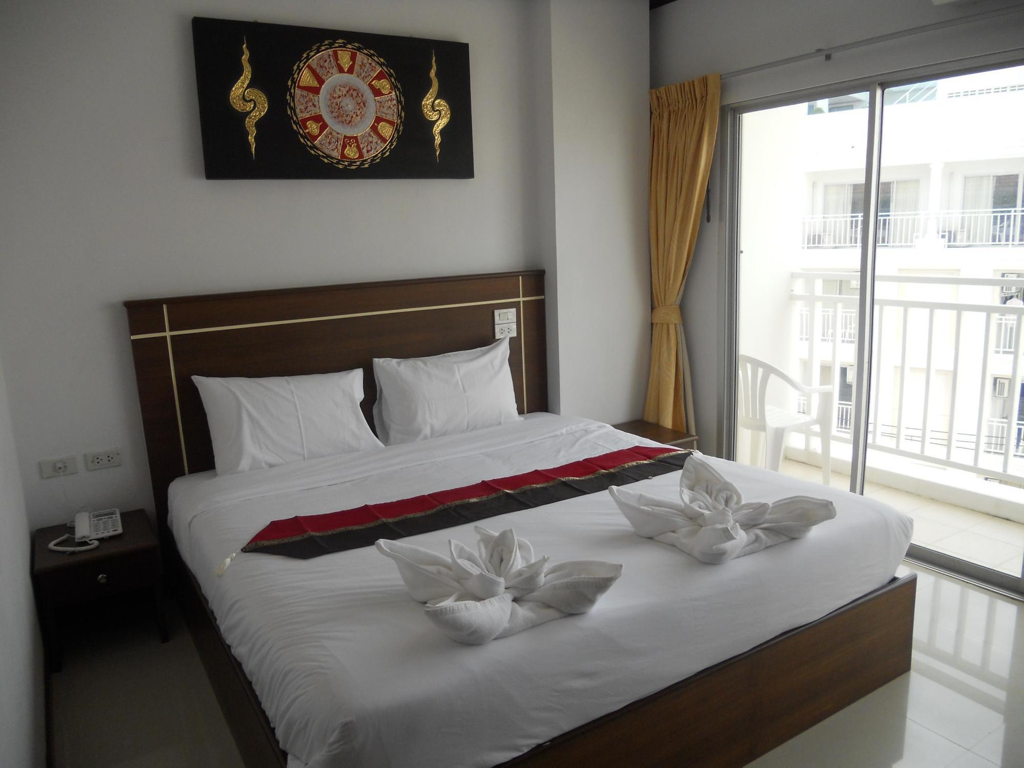 Soleluna Hotel Patong Bagian luar foto