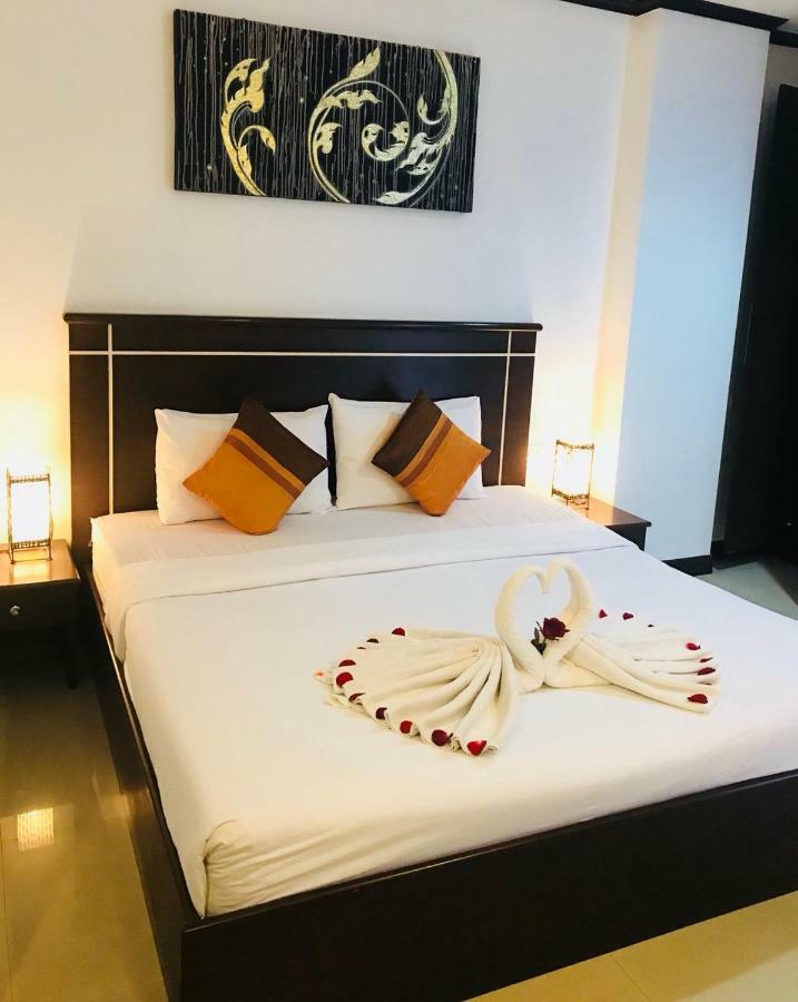 Soleluna Hotel Patong Bagian luar foto