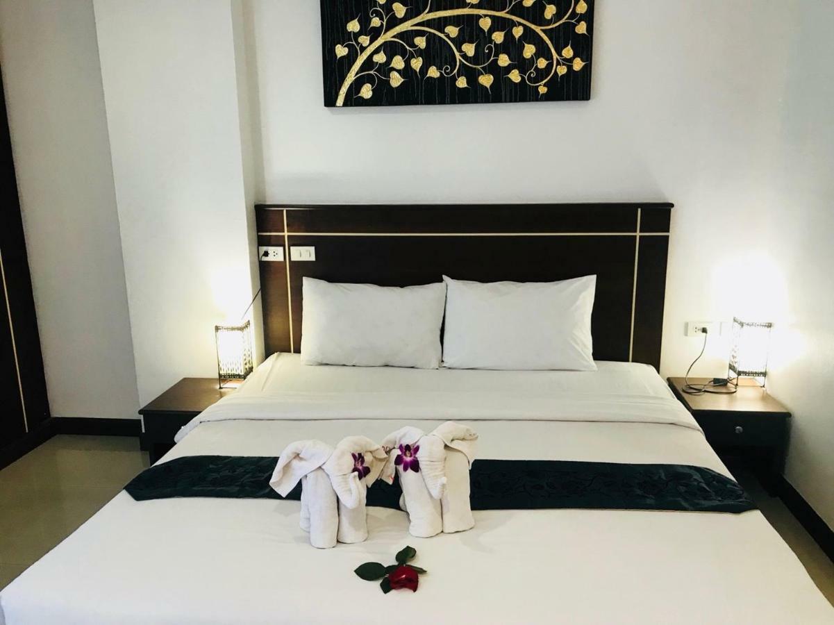 Soleluna Hotel Patong Bagian luar foto