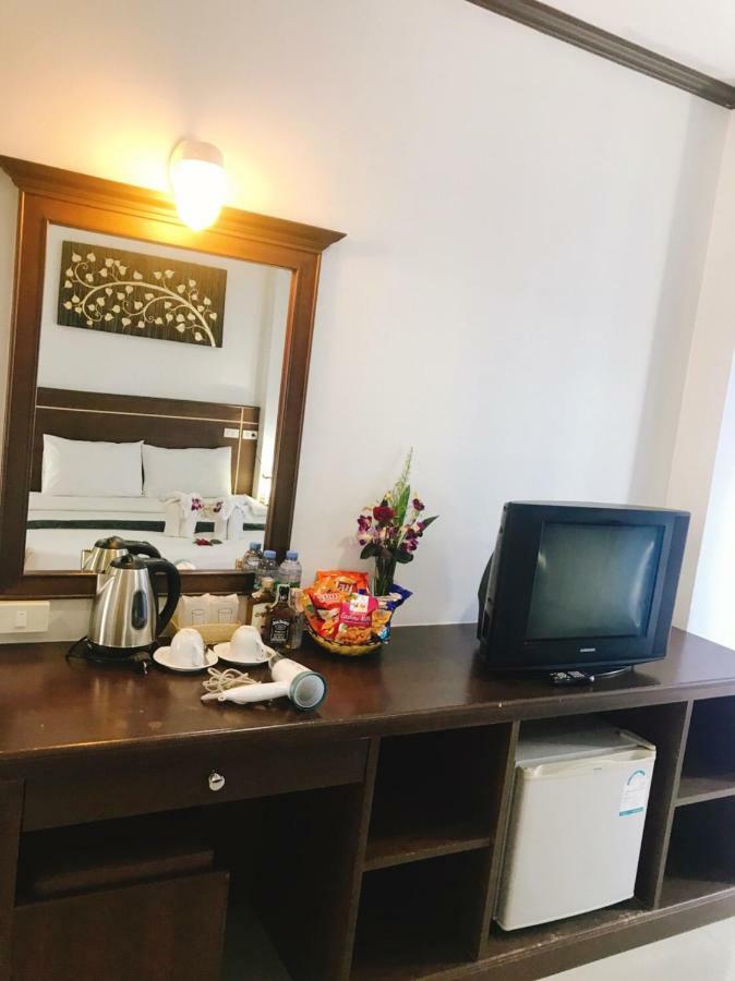 Soleluna Hotel Patong Bagian luar foto